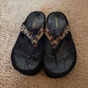 Bling Cheetah 2 inch platform sandals sz 8